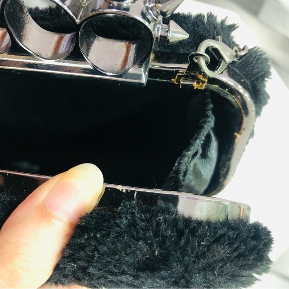 Black fur clutch / sling - Picture 13 of 14